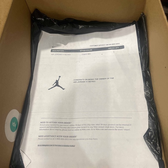 Jordan 11 “Bred” size 10.5 - Picture 4 of 4